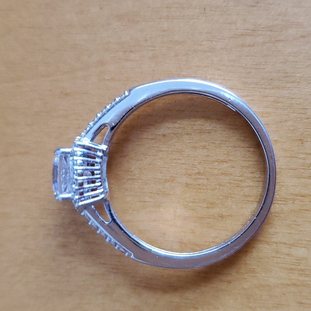 BELLA LUCE LUXE Ring size 9 - Picture 3 of 3